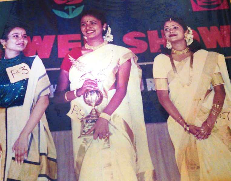 Shelly Kishore (rightmost) as second runner-up in the Miss Flower Show contest (2000)