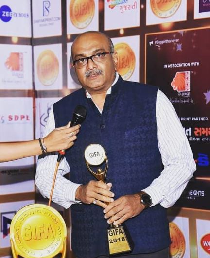 Siddharth Randeria posing with his GIFA Award
