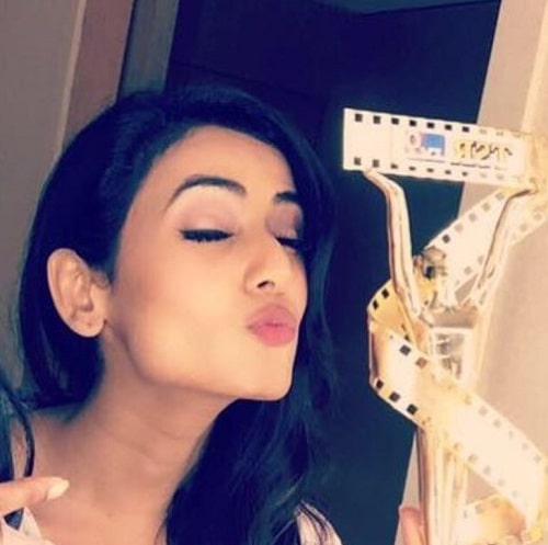 Sonal Chauhan with her award