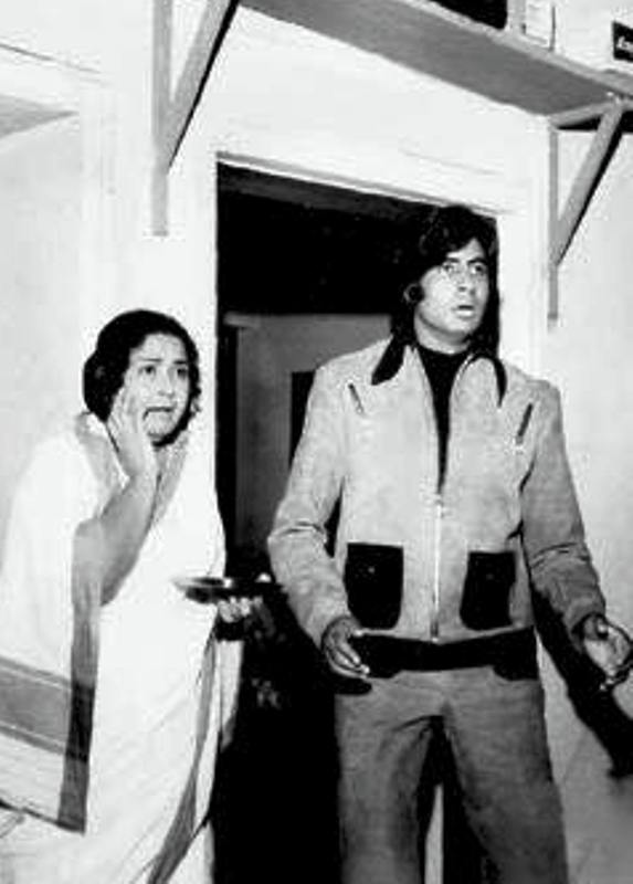 Sulochana Latkar with Amitabh Bachchan in a film