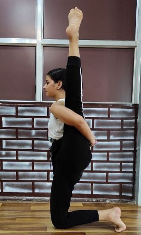 Tanu Rawat performing yoga