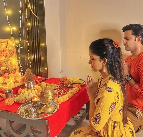 Vatsal Sheth during a pooja at his home