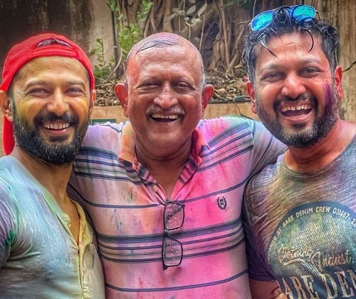 Vatsal Sheth with his father and brother