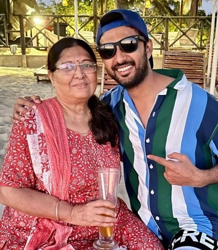 Vatsal Sheth with his mother