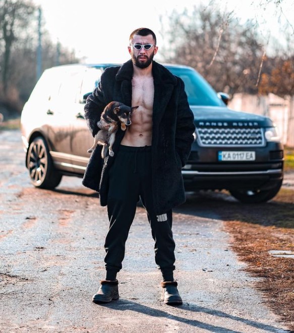 Vladimir Shmondenko standing in front of his Range Rover car