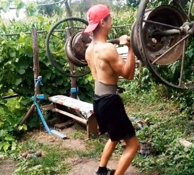 Vladimir working out in his Golds Gym Kryshtopivka