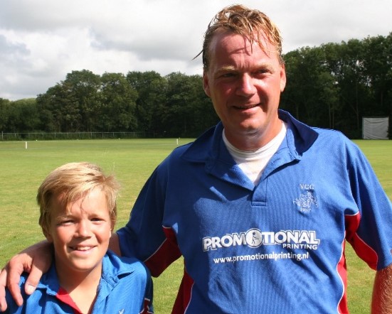 A childhood picture of Bas de Leede with his father in a cricket playground
