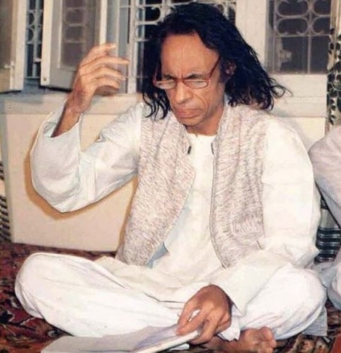 A picture of Kamal Amrohi's first cousin Jaun Elia