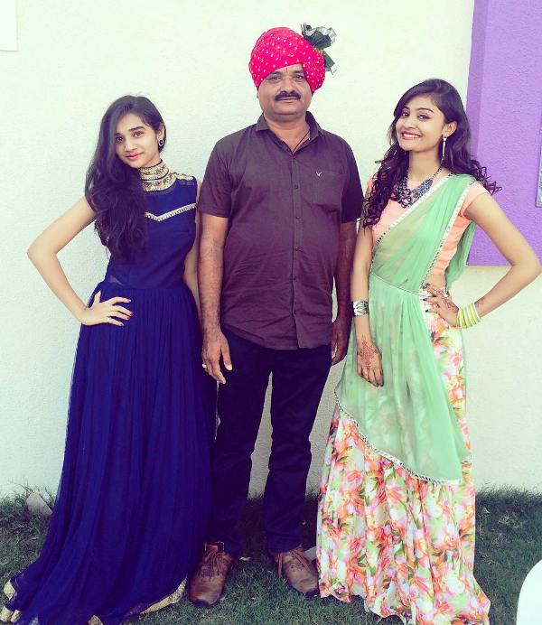 Shraddha Dangar with her father and sister