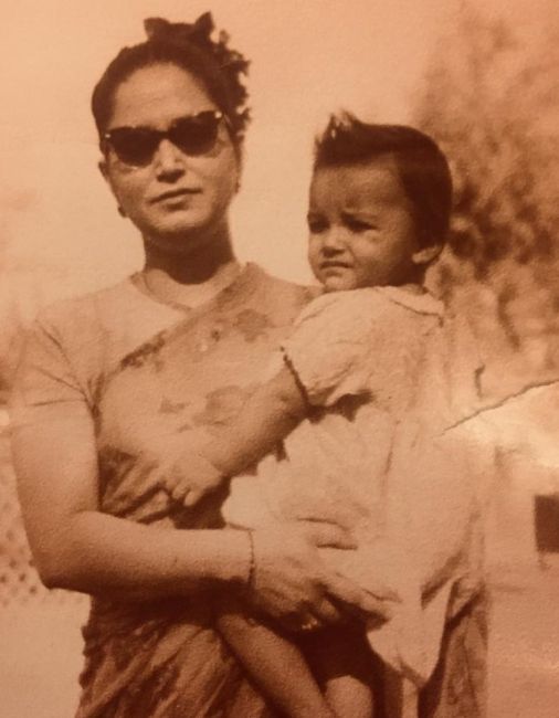 A young Lillete Dubey with her mother Leela Keswani