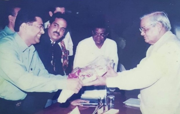 A young Vijay Kedia while receiving a bouquet from Atal Bihari Vajpayee