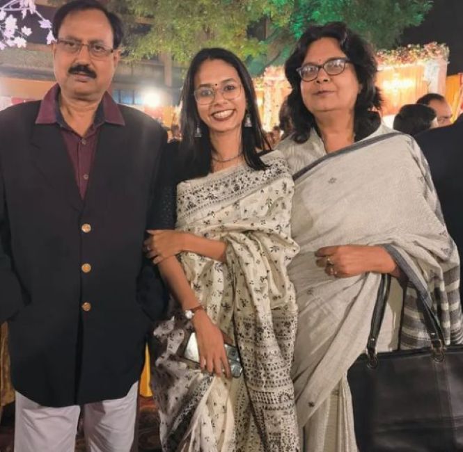 Aishe Ghosh with her father Debashish Ghosh and mother Sharmishta Ghosh