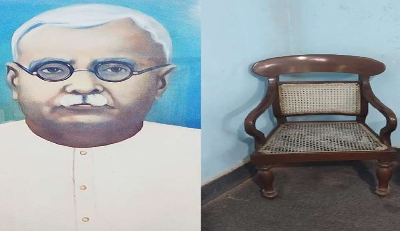 A picture of an old chair of Ramchandra Shukla