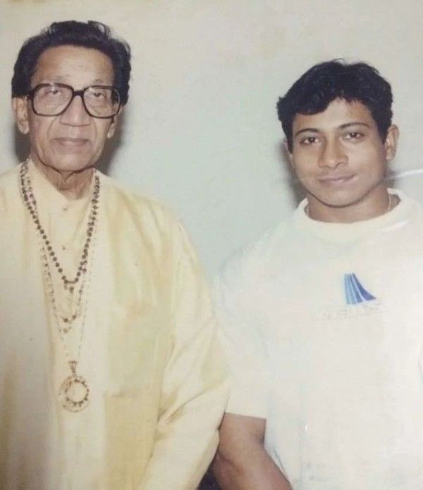 Ashish Sakharkar, during his youth, with Bal Thackeray (left)