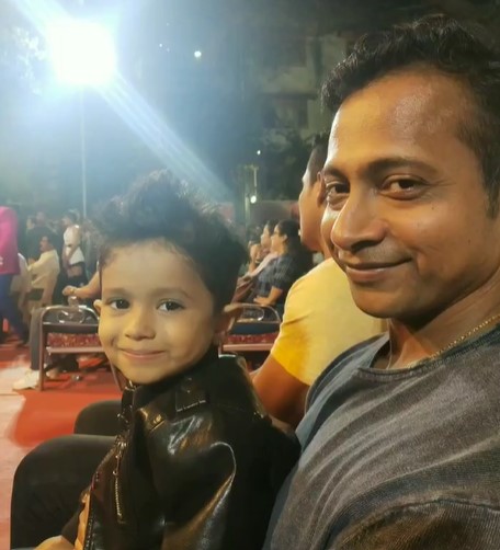 Ashish Sakharkar with his son