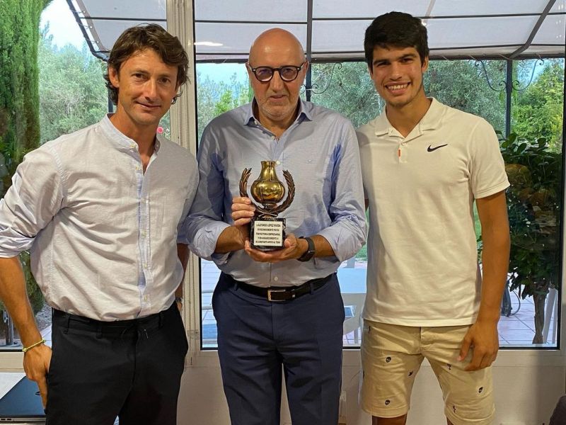 Carlos Alcaraz, his first sponsor, Alfonso López Rueda, and his coach, Juan Carlos Ferrero (right to left)