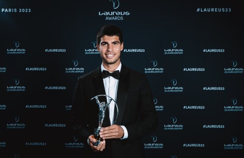 Carlos Alcaraz with the 2023 Laureus World Breakthrough of the Year award