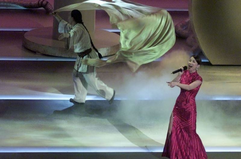 Coco Lee performing at the Oscars