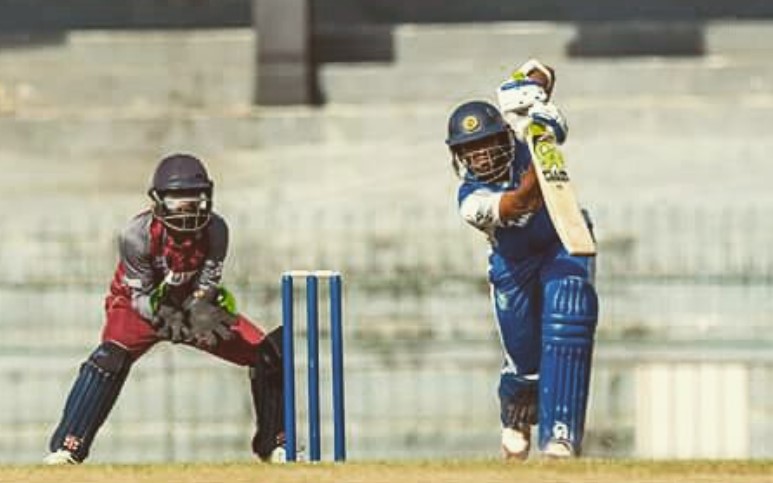 Dasun Shanaka (batting) while playing a cricket match in 2015
