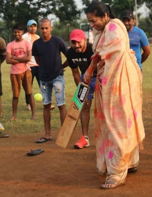 Geeta Bharat Jain while playing cricket