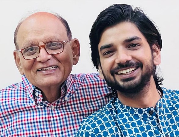 Ishan Mishra with his father
