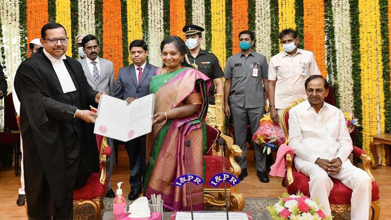 Justice Ujjal Bhuyan being sworn in as Chief Justice of Telangana High Court by Governor Tamilisai Soundararajan at the Raj Bhavan in Hyderabad on 28 June 2022 in the presence of Chief Minister K Chandrashekar Rao