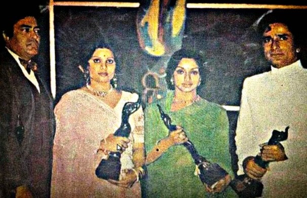Lakshmi (second from right) with her fellow actors posing for a photo after winning the Filmfare Award in 1976