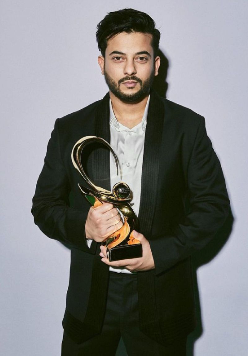 Lakshya Raj Anand posing with Zee Cine Award