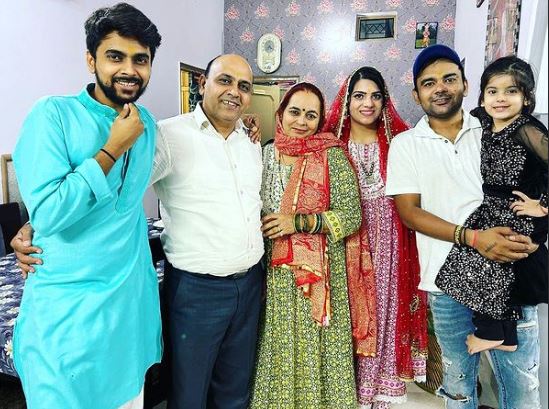 Love Kataria, his father, Inderjit Kataria, his mother, Rashmi Kataria, sister-in-law, Komal Kataria, his elder brother, Lovemit Kataria, and his niece, Pavani Kataria (left to right)