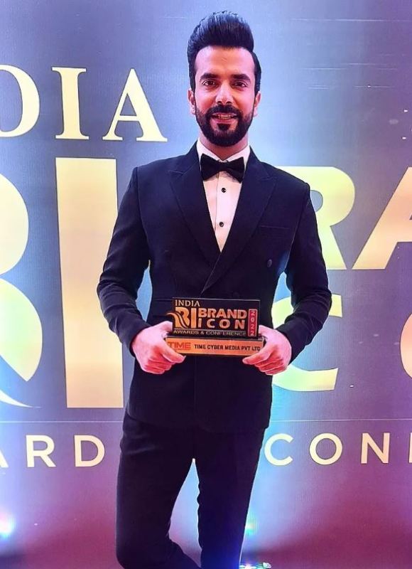 Manit Joura with the India Brand Icon Award 2022