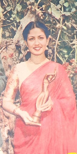 Meena Kumari with her Filmfare Award 1954