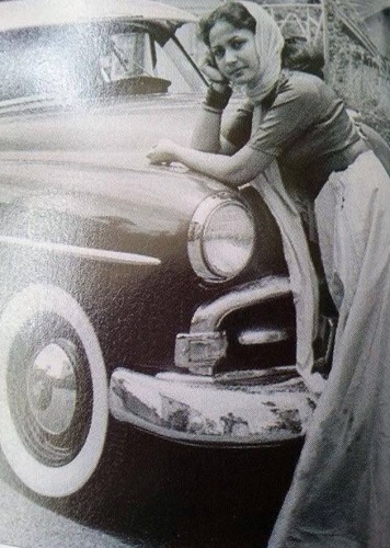 Meena Kumari with her car