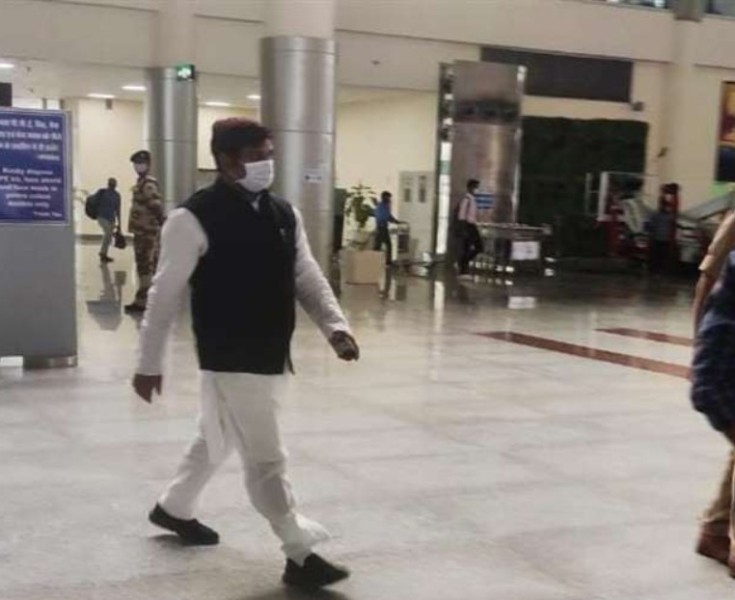 Mukesh Sahani at Varanasi airport during his detainment