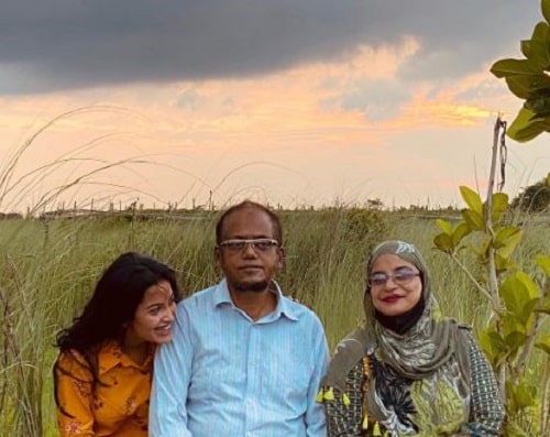 Nazifa Tushi with her parents