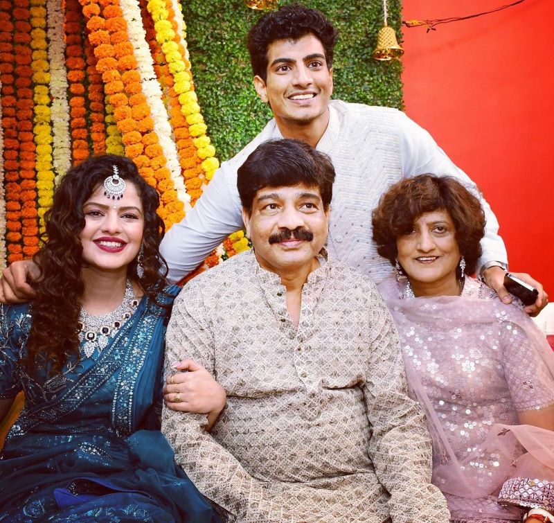 Palash Muchhal with his family
