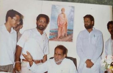 Pratap Singh Khachariyawas (second from left) with Chandra Shekhar, ex-Prime Minister of India, during his college politics days