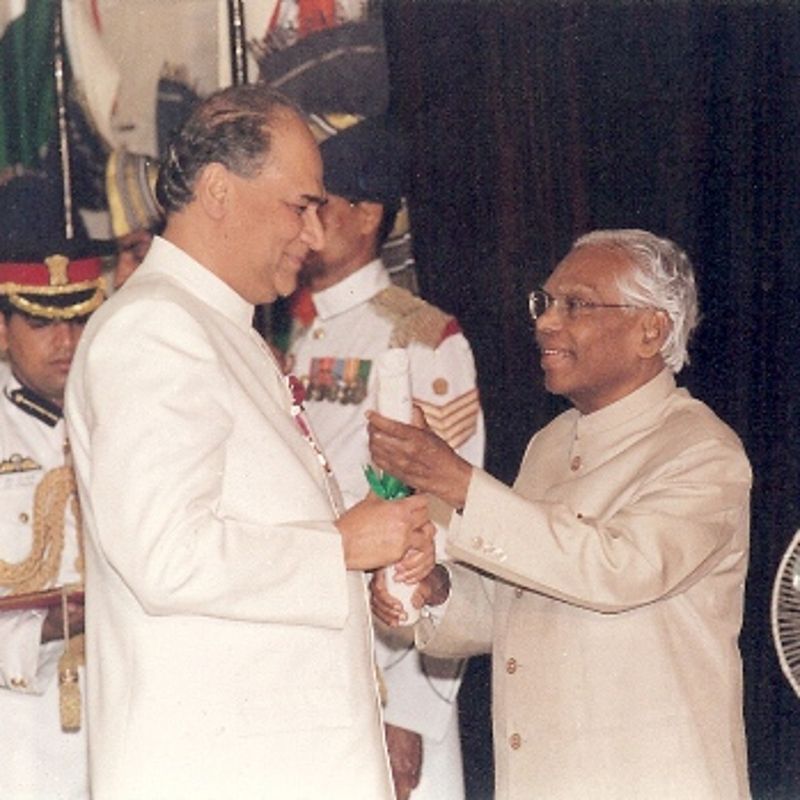 Rahul Bajaj receiving an award