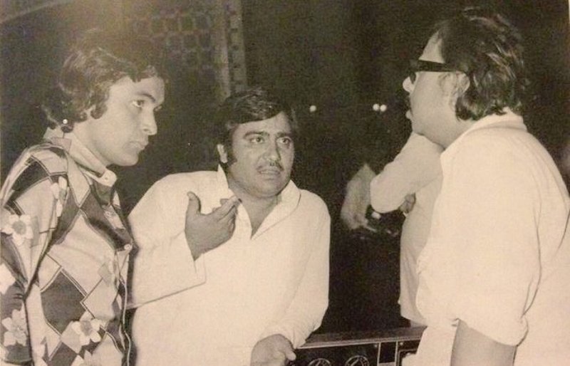 Ramesh Behl (centre), along with Rishi Kapoor (left) and R. D. Burman