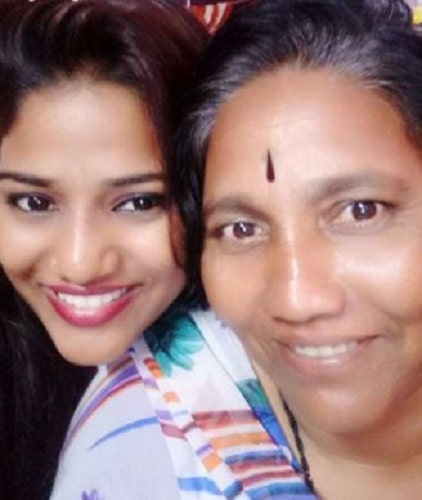 Ruks Khandagale and her mother