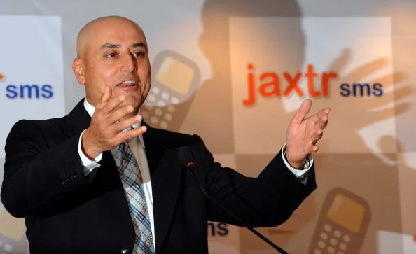 Sabeer Bhatia promoting 'Jaxtr sms'