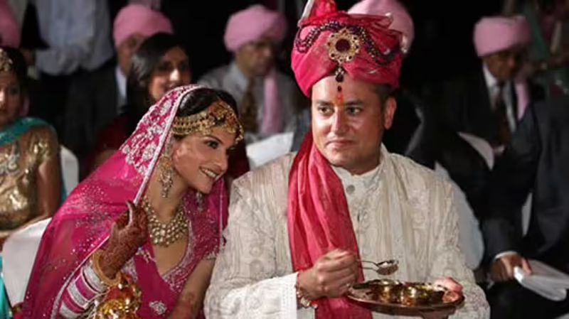 Sabeer Bhatia with his wife