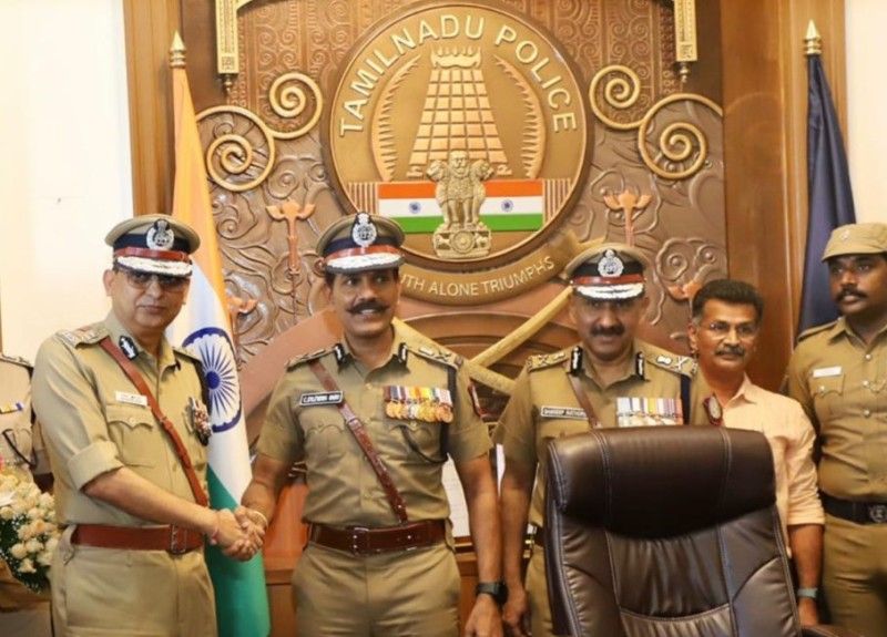 Shankar Jiwal (extreme left) taking the charge of DGP, Tamil Nadu