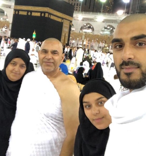 Sharif Safyaan with his wife and parents at Mecca