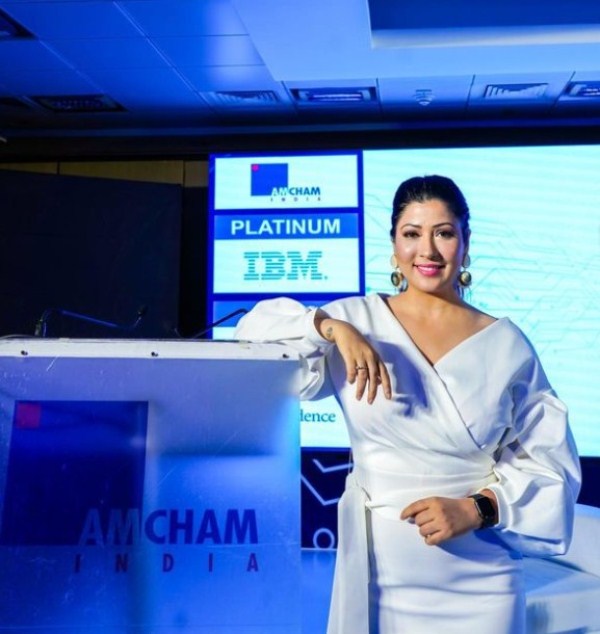 Shivani Sen as host at GCC Summit 2.0