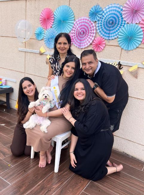 Shivshakti Sachdev with her parents and sisters