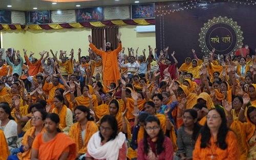 Swami Mukundananda's Yog session