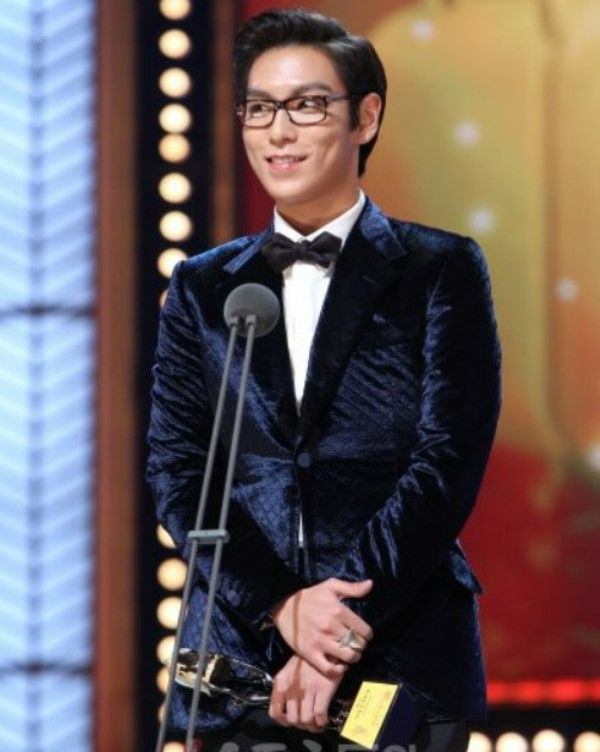 T.O.P with Hallyu Popularity Award