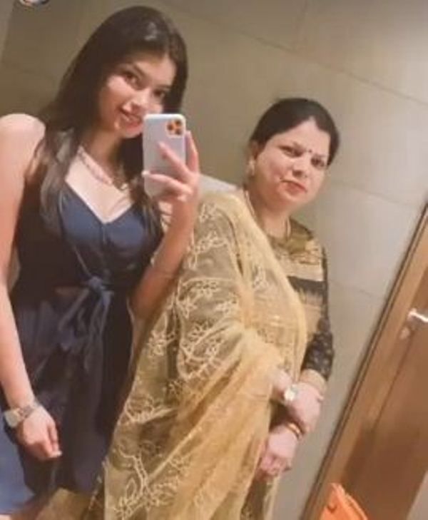 Unnati Pandey with her mother