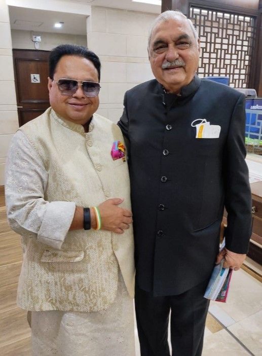 Vijay Darda with Bhupender Singh Hooda (right)