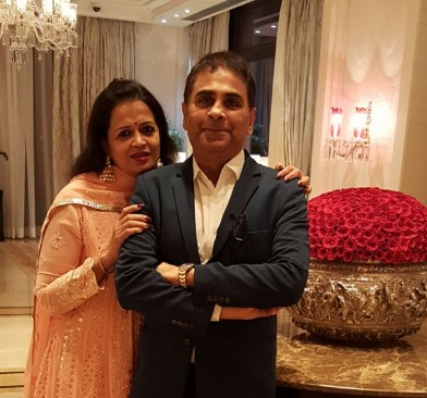Vijay Kedia with his wife